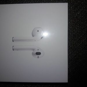 AirPods w Charging Case (1st Generation)